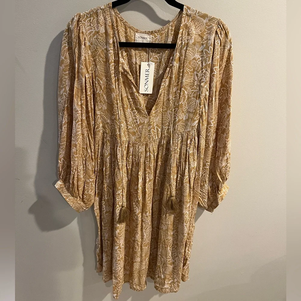 NWT Sonmer light weight Women’s mustard Floral dress with big sleeves - Picture 2 of 10